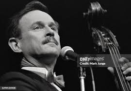 191 photos et images haute résolution de Dick Bass