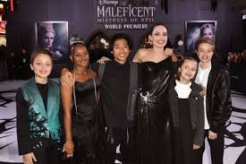 As far back as 1997 she has given interviews about openly loving both men and women. Kabar Terkini 6 Anak Angelina Jolie Dan Brad Pitt
