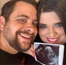 Patricia Carden's Instagram, Twitter & Facebook