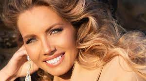 She had previously been crowned miss normandy 2020, and is the seventh woman from normandy to win miss france. Amandine Petit Sexy En Bikini Pour Miss Univers Et Faire Craquer La Toile Flipboard