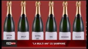 Iti doresc pe vant ce bate, multa cu simple cuvinte, iti urez fierbinte, multi ani inainte!, ani cu cer senin si noroc deplin, ani la multi ani, plini de fericire si impliniri! La Multi Ani Cu Sampanie Youtube