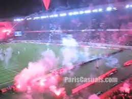 Le psg se déplace à metz pour ce match de la 34e journée de ligue 1. Psg 3 0 Metz D1 2004 05 Les Supporters Ne Sont Pas Contents Le Parc En Feu Youtube