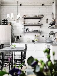 Foto Pinnata Dalla Nostra Lettrice Stella Barillari A Serene Swedish Home In Muted Green An Arredo Interni Cucina Interni Della Cucina Interior Design Bianco