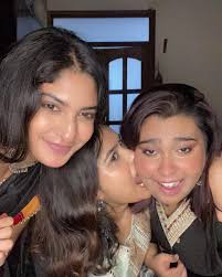 Here's to the best Diwali and Kali Puja ever ❤️🙏🏻 . . . . #diwali  #kalipujo #diwalilook #friendshipgoals