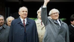 The vodka, gorbatschow 1l ($11.97), is produced by wodka gorbatschow from germany showing an alcohol content of 37.5%. Der Satz Der So Nie Fiel Was Gorbatschow Im Wendejahr Wirklich Gesagt Hat Nurnberg Nordbayern De