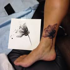 Tulipish Flower By Tarah Tatouages Subtils Tatouage Beau Tatouage