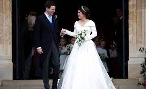 A irmã mais velha de eugenie, a princesa beatrice, foi madrinha. Todos Los Detalles Del Vestido De Novia Y La Tiara De Eugenia De York