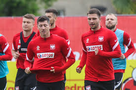 Latest on bayern munich forward robert lewandowski including news, stats, videos, highlights and more on espn Bayern Munich S Robert Lewandowski Worried Quality Of Football Will Suffer With Condensed Schedule Bavarian Football Works