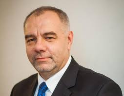 Jest absolwentem studiów historycznych na uniwersytecie warszawskim. Wiceprezydent Poznania Krytykuje Jacka Sasina Jest Gorszy Niz Praktykanci W Urzedzie Poznan Super Express