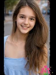 Margo Simons's Instagram, Twitter & Facebook