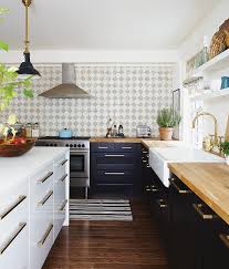 kitchens with contrasting islands