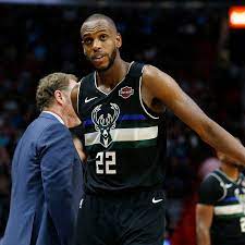 The hawks went scoreless from 3:56 to 1:24, with four missed shots. The Best Bucks Contracts Of The Last Decade Khris Middleton Cashes In At 3 Brew Hoop