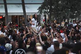 Miami beach is instituting an 8 p.m. Dmq10sl U5fyvm