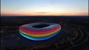 The intention is to light the panels at each game with the colors of the respective home team. Deutsche Eiche Csd Munchen 2016 Allianz Arena Youtube