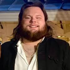 Taber Brown (@__tayybrown)