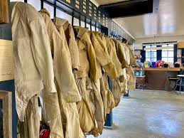 These brave Oregon smokejumpers once ...