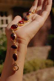 These laurel tropaion earrings embody that ethos; Meet Jean Prounis Whose Fine Jewelry Is Refreshingly Down To Earth Pure Gold Jewellery Fine Jewelry Jewelry