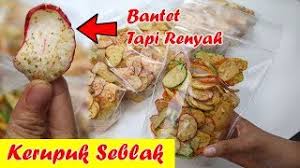 Kemudian selanjutnya jika kerupuk sudah mengembang atau teksturnya menjadi sedikit kenyal tidak keras, angkat kerupuk dan kemudian di. Cara Membuat Kerupuk Jadi Keripik Renyah Resepnya Kerupuk Seblak Kering Youtube