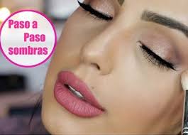 Usa un lápiz de ojos dorado o una sombra de ojos para agregar un paso 1: Como Maquillarse Los Ojos Paso A Paso Para Principiantes Trendisima Com