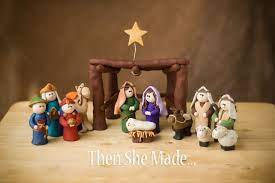 25 Diy Nativity Scenes Nativity Crafts Christmas Arts And Crafts Diy Nativity