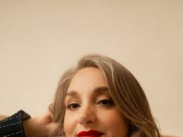 Eva Peters verloor beide ouders en richtte Modern Mourning op