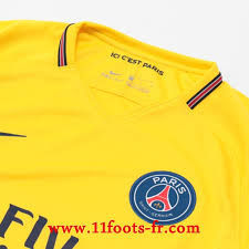 Dénicher le meilleur prix maillot psg 2018 pour votre achat maillot psg 2018 est chose simple quand on s'informe au bon endroit : Nouveau Maillot De Paris Saint Germain Psg 2017 2018 Exterieur Jaune Nouveau Maillot Foot Moins Cher