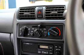 カーエアコンのニオイ対策グッズ10選！臭い原因や応急処置、解消法を紹介 | FRAME : フレイム