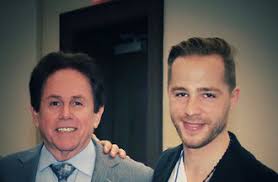 L'Aire de jeux avec Byron Leon