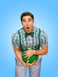 Il s'est fait connaître par sa participation à la comédie musicale parodique et amateur de harry potter montée par les étudiants de l'université du michigan, a very potter musical, où il interprétait harry potter. Darren Criss Glee Quotes Quotesgram