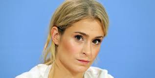 Gute zeiten, schlechte zeiten ist die erfolgreichste, deutsche daily soap. Gzsz Vorschau Lea Marlen Woitack Aka Sophie Verlasst Die Rtl Serie Express De
