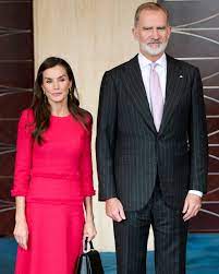 La reina Letizia y Felipe VI han arrancado su viaje en China presidiendo el  Foro Empresarial España – China en Chengdú. Para este primer acto, la reina  ha lucido un vestido de