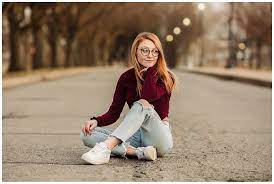 Senior Picture Ideas North Canton Ohio Photographer Ohio Senior Photographer Cleveland Ohio Seni Photography Poses Women Senior Portraits Girl Sitting Poses