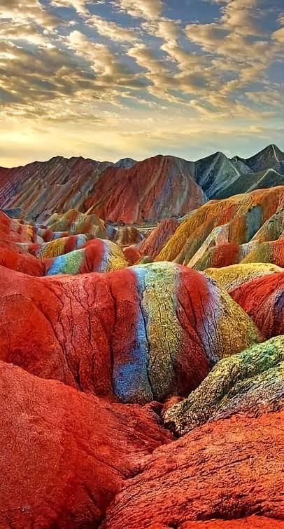 Hidden Gems: The Painted Hills in Oregon are witnesses to millions of years  of history: 'one color at a time : r/BeAmazed