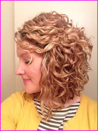 Best Short Haircuts For Curly Hair Round Face 2019 Check These Latest Curly Short Curled Bob Hairstyle Natural Curls Hairstyles Curly Hair Styles Naturally