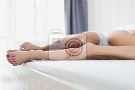 Check out all these schlafzimmer porn movies for free. Junge Sinnliche Paar In Ihrem Schlafzimmer Unkenntlich Paar Fototapete Fototapeten Unterwasche Kuscheln Verfuhrung Myloview De