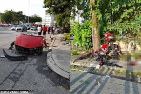 Check spelling or type a new query. Video 3 Maut Kereta Terbabas Rempuh Pokok Sampai Terbelah Dua The Reporter