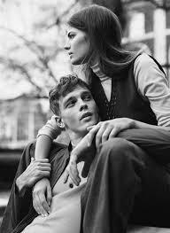 Black And White Couple Maternity Shoot Black And White Couple Photo Ensaio Fotografico Casal Ensaio Fotografico Masculino Ensaio Fotografico