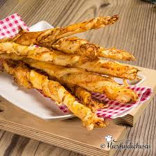 Kasestangen Mit Leckeren Gewurzen Und Blatterteig Fingerfood Lebensmittel Essen Rezepte