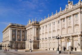 Tauchen sie in spaniens lebhaftester stadt tief in die spanische sprache ein. Palacio Real In Madrid Spanien Franks Travelbox