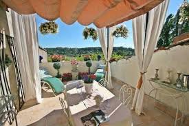 Charmant Studio En Plein Coeur Du Centre Ville Beneficiant D Une Grande Terrasse Avec Une Vue Deco Entree Maison Entree De Maison Exterieur Vendre Appartement