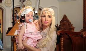 Sasa Mpasta Egine Nona Fwtografies Apo Th Baftish