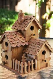 Ein Vogel Futterhaus Bauen Schone Vorschlage 1 Teil Archzine Net Nistkasten Selber Bauen Vogelhaus Selber Bauen Vogelhaus Selber Machen