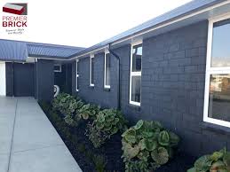 Black And White House Exterior Nz Premier Country Brick Straight Edge In Black Magic 290x145x70 House Bricks Nz Premium House Brick Claddi Brick Exterior House Exterior Brick Brick Cladding