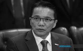 He kicked the bucket while getting treatment at the gleneagles hospital here. Bernama Bekas Menteri Liew Vui Keong Meninggal Dunia
