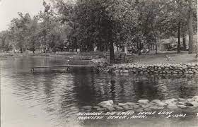 Between The Lakes At Devils Lake Manitou Beach Mich 1940s Devils Lake Oxfordshire Postcard
