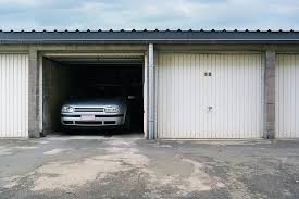 Le nostre basculanti possono essere zincate, zincate e verniciate o rifinite con un effetto legno in modo da proporre al cliente una vasta gamma di soluzioni adatte. Riparazione Porte Garage A Rovigo Fidelity Service