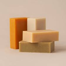 The heali kiwi bar contains oatmeal, coconut oil, neem oil and karanja oil, which is good for touchy scalps and those who struggle with itchiness. 5 Plastic Free Shampoo Bars For An Easy Eco Conscious Wash