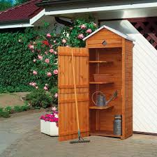 Unsere gartenschränke aus kunststoff eignen sich nicht nur für den garten, sondern machen mit ihrer modernen optik auch. Gartenschrank Leo I Kiefer Honigbraun 76 X 49 X 193 Cm Gerateschrank Outdoorschrank Garten Beauty Scouts Ihr Wohnexperte