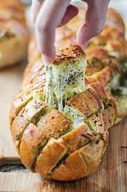 オシャレ簡単パンレシピ cheesy pesto pull apart bread bbqレシピタンク 簡単 おしゃれレシピ集 bbq レシピ レシピ 簡単パンレシピ