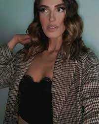 Liza Donovan's Instagram, Twitter & Facebook